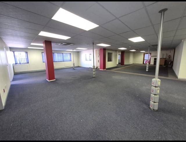 1,669M² OFFICE FOR SALE IN SUNNINGHILL